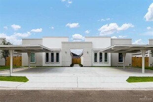 10 W Hayes Ave in Alton, TX - Building Photo
