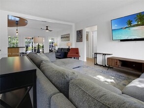 1561 NE 47th St in Oakland Park, FL - Building Photo - Building Photo