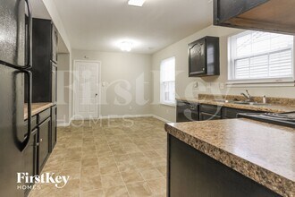 1394 Osprey Way in Greenwood, IN - Foto de edificio - Building Photo