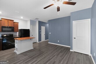 1110 Highwood Ln in East Point, GA - Building Photo - Building Photo