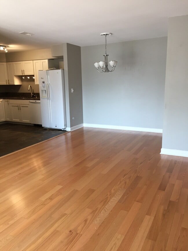 400 74th St, Unit 206 in Downers Grove, IL - Foto de edificio - Building Photo