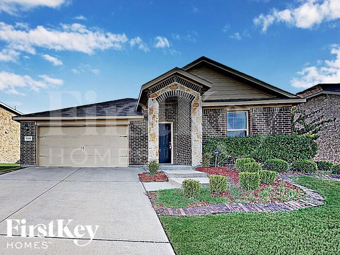1413 Waco Turner Dr in Royse City, TX - Foto de edificio