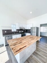 2090 House Aly in Sacramento, CA - Building Photo - Building Photo