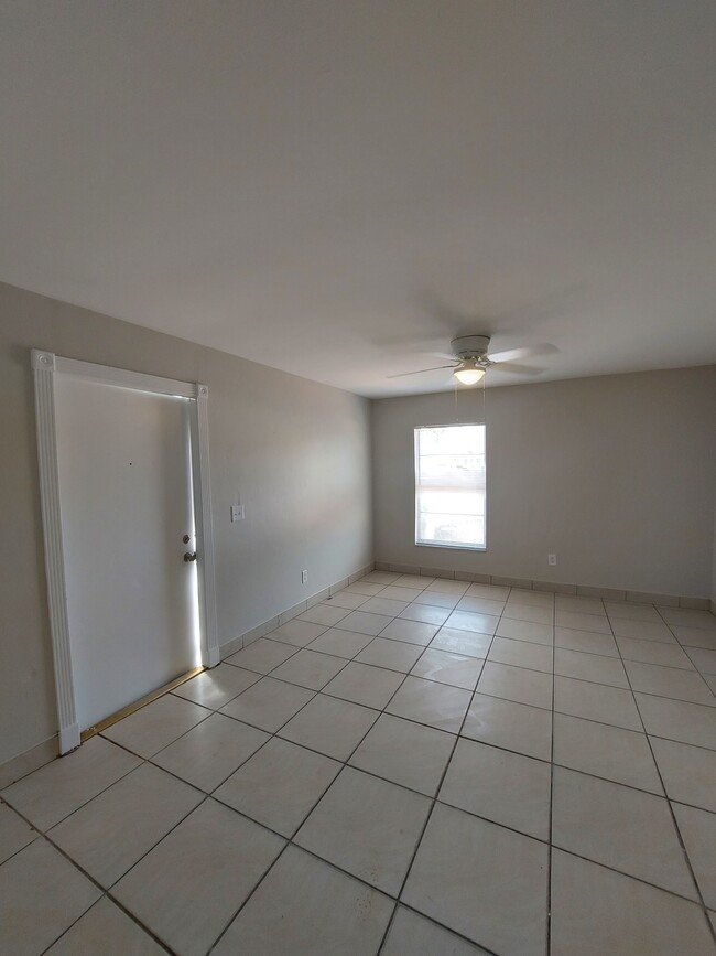 5453 Tenth Ave in Ft. Myers, FL - Building Photo - Building Photo