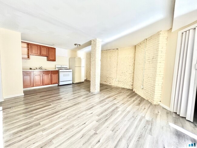 125 Hillside Ave