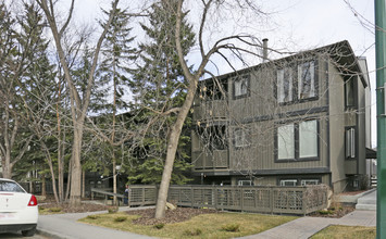 616 24th Ave SW in Calgary, AB - Building Photo - Building Photo