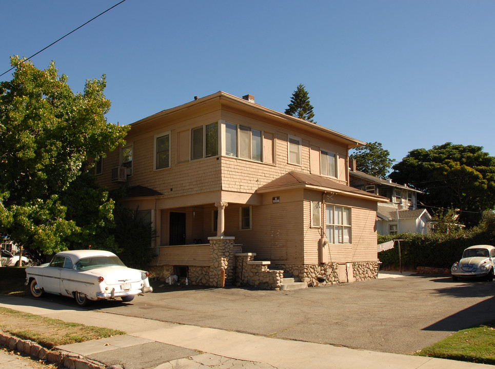 310 E Alvarado St in Pomona, CA - Building Photo