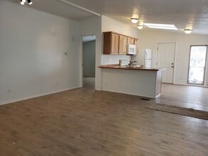 8946 N Neufeld Rd in Hayden, ID - Building Photo - Building Photo