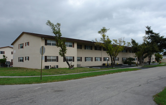 Brianwood Apartments in Margate, FL - Building Photo - Building Photo