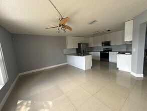 7700 Stone Harbour Dr in Greenacres, FL - Building Photo - Building Photo