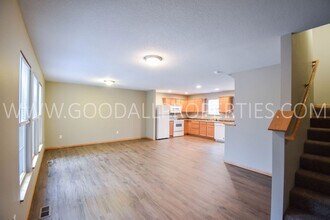 15215 Townsend Ave in Urbandale, IA - Building Photo - Building Photo