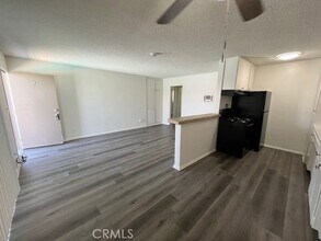 686 E Cottonwood Rd, Unit 1 in Palm Springs, CA - Foto de edificio - Building Photo