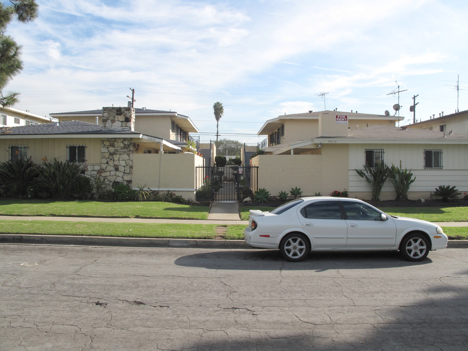 10630 Crenshaw Blvd in Inglewood, CA - Building Photo