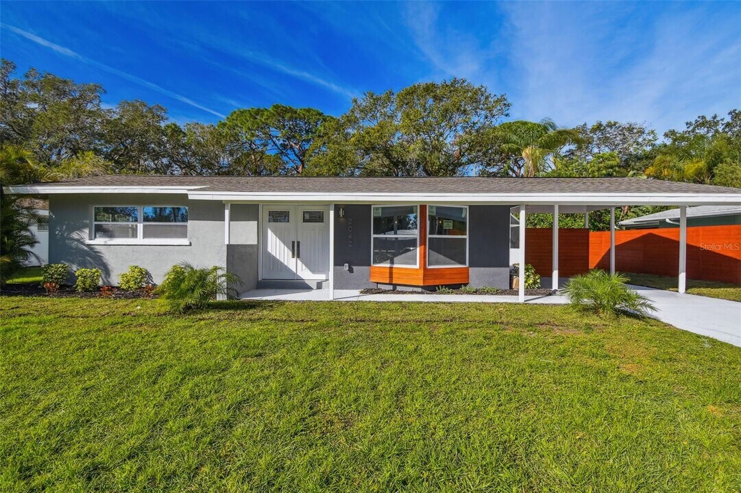 2042 Craft Ln in Sarasota, FL - Building Photo