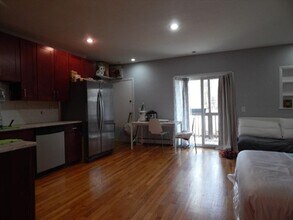345 Meridian St, Unit #2 in Boston, MA - Foto de edificio - Building Photo