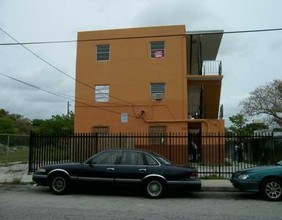 535 NW 7th St in Miami, FL - Building Photo - Building Photo