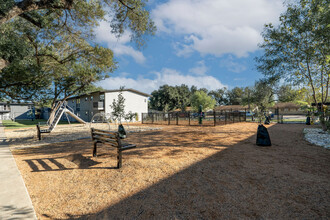 Dellview Crossing Apartments in San Antonio, TX - Building Photo - Building Photo