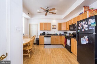 2460 Emerald St in Philadelphia, PA - Building Photo - Building Photo