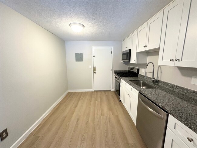 625 W Lowell Ave in Haverhill, MA - Building Photo - Building Photo