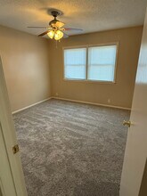 711 S 68th Ave in Omaha, NE - Building Photo - Building Photo