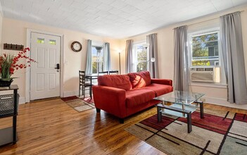 136 Fayette St, Unit A in Ithaca, NY - Foto de edificio - Building Photo