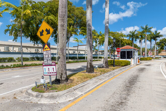 Moors Pointe Condominiums in Hialeah, FL - Building Photo - Building Photo