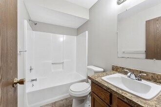 811 Shadow Ln in Toledo, OH - Building Photo - Building Photo