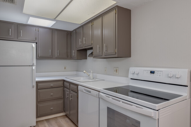Olive Ridge Senior Living in Peoria, AZ - Building Photo - Interior Photo