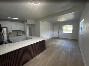 517 NW 18th Ave in Fort Lauderdale, FL - Building Photo - Building Photo