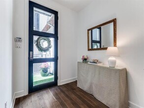 5202 Capitol Ave in Dallas, TX - Foto de edificio - Building Photo