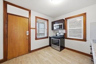 11432 S Indiana Ave, Unit 11434 2 in Chicago, IL - Foto de edificio - Building Photo