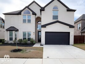 1901 Roadrunner Dr in Oak Point, TX - Building Photo