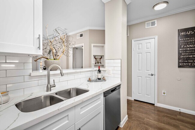 2687 Yorktown St in Houston, TX - Building Photo - Building Photo