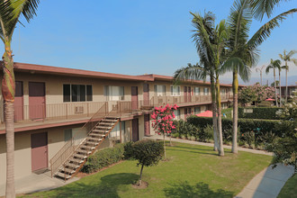 Tuscany Villas in West Covina, CA - Foto de edificio - Building Photo