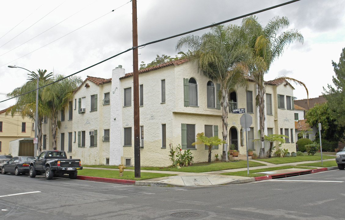 401-407 N Ogden Dr in Los Angeles, CA - Building Photo