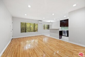 2488 Beachwood Dr in Los Angeles, CA - Building Photo - Building Photo