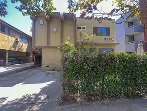 926 N Hudson Ave in Los Angeles, CA - Building Photo - Building Photo