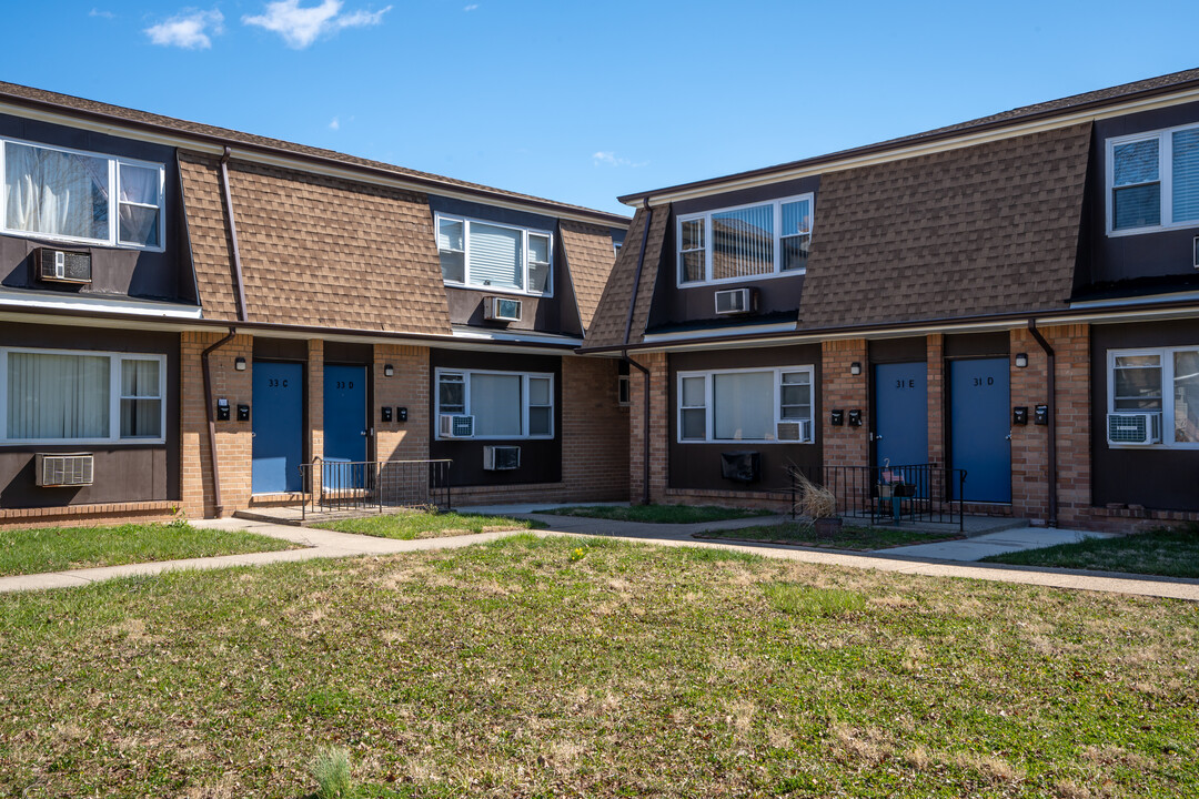 Mansard Gardens in Bayonne, NJ - Building Photo