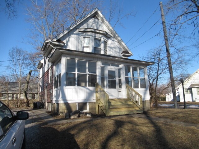 407 N Russell St in Champaign, IL - Building Photo