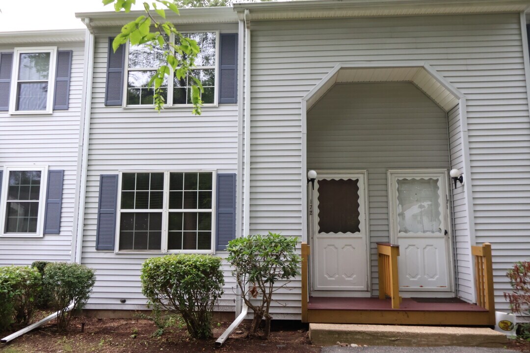 745 Merrow Rd in Coventry, CT - Building Photo