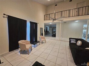 15 S Casa Linda St in McAllen, TX - Building Photo - Building Photo