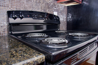 6042 Market St, Unit 2 in Philadelphia, PA - Building Photo - Building Photo