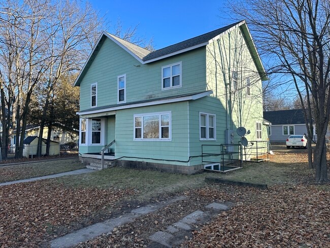 814 10th St E, Unit .5 in Menomonie, WI - Building Photo - Building Photo