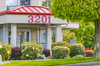 Pacific Towers in Tacoma, WA - Building Photo - Building Photo