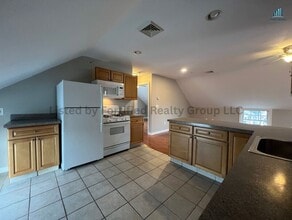 21 Pear St in Fall River, MA - Building Photo - Building Photo