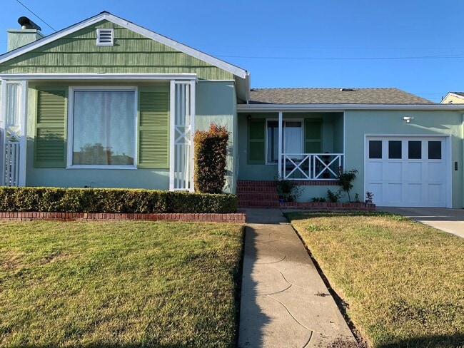 160 Hazelwood Dr in South San Francisco, CA - Foto de edificio - Building Photo