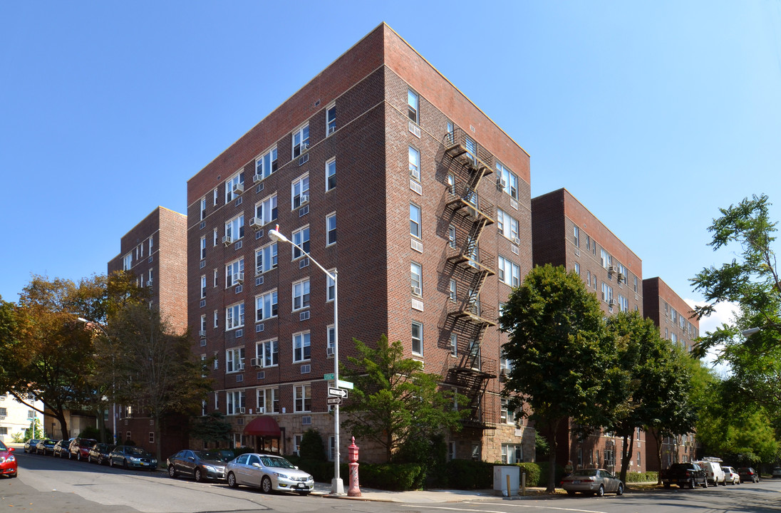 900 Lydig Ave in Bronx, NY - Building Photo