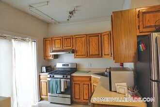 339 Beacon St, Unit 1 in Somerville, MA - Building Photo - Building Photo