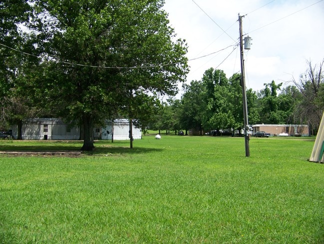 Beautiful Wooded Mobile Home Lake Community in Locust Grove, OK - Building Photo - Building Photo