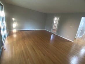 1353 Perry St in Des Plaines, IL - Building Photo - Building Photo